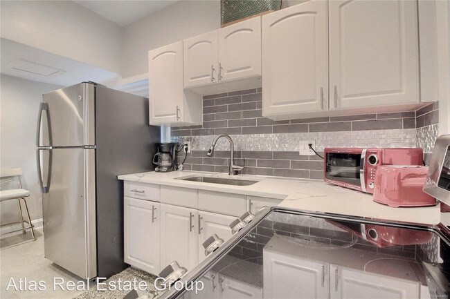 Building Photo - 520 E 1st Ave