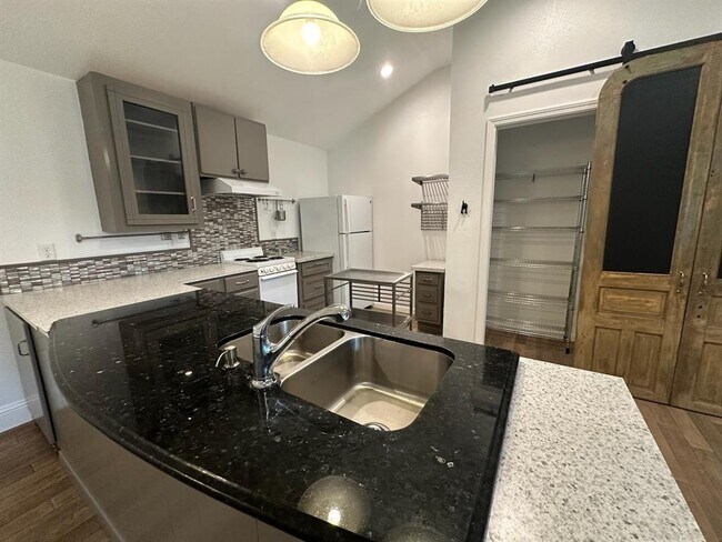 Foto del edificio - 1604 Hailey St