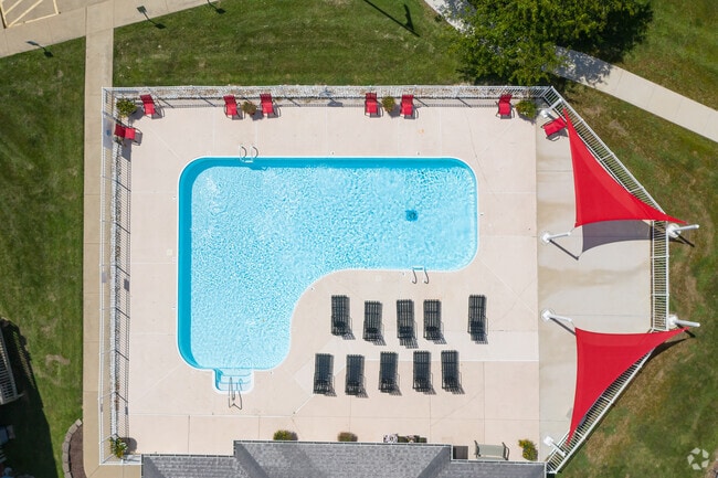 AERIAL VIEW- CHERRY HILLS POOL - ReNew Edwardsville Apartment Collection