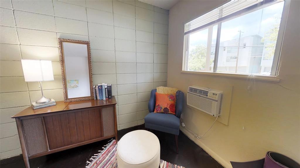 Foto principal - 300 E 30th St