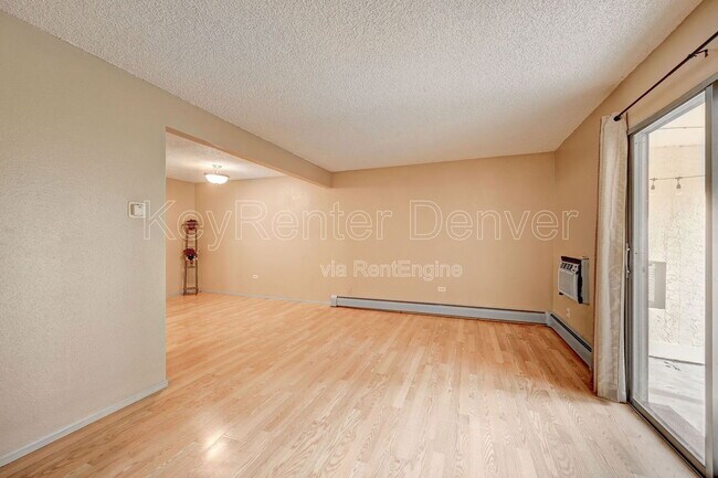Foto del edificio - 4565 S Lowell Blvd