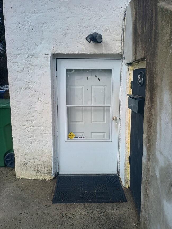 Foto del edificio - 321 Fisher Ave