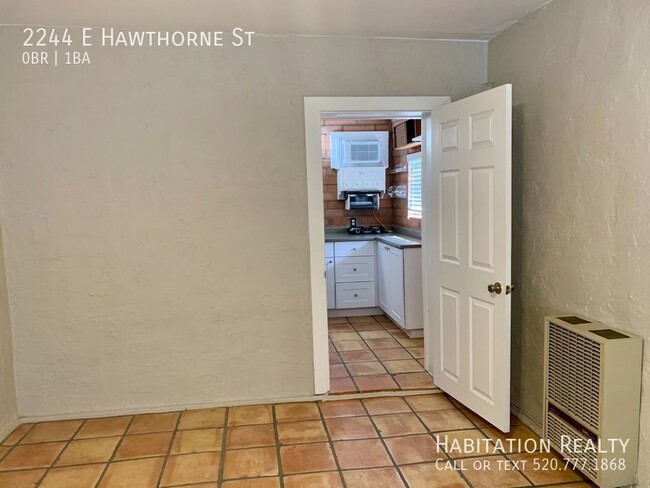 Building Photo - Charming Efficiency Studio in Sam Hughes!
