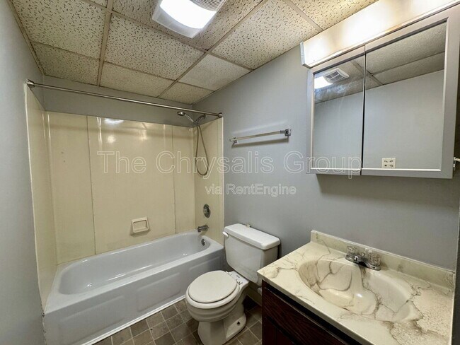 Foto del edificio - 2402 Marquette Rd