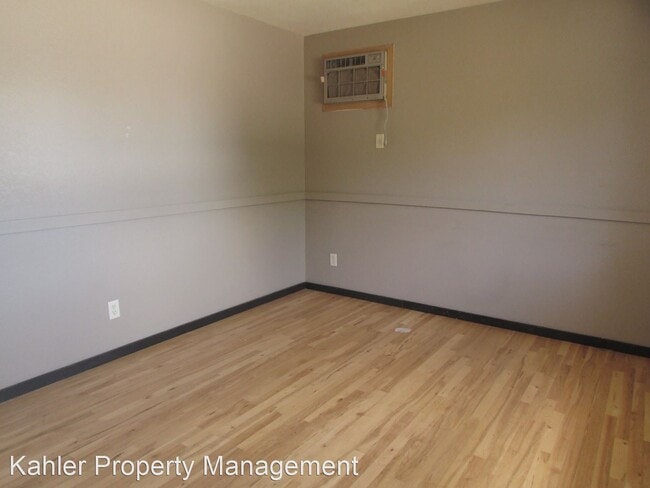 Building Photo - 527 Flormann St
