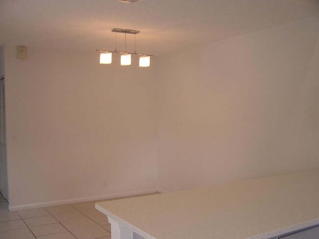 Foto del edificio - 1103 Summerwinds Ln