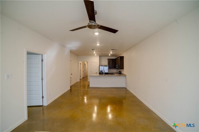 Building Photo - 907 Switchgrass Dr