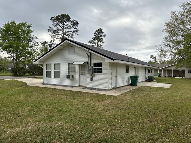 Photo - 120 Lakeside Dr House