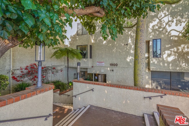 Building Photo - 1900 Vine St