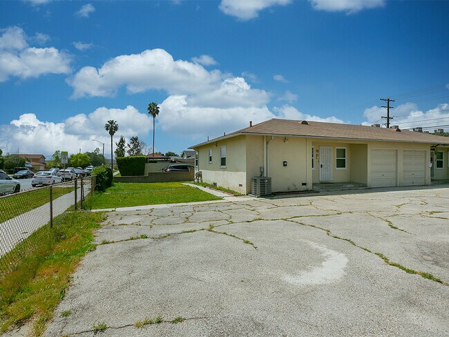 Foto del edificio - 2439 N Lincoln St