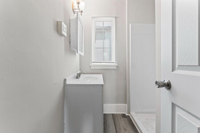 Foto del edificio - 621 E Main St