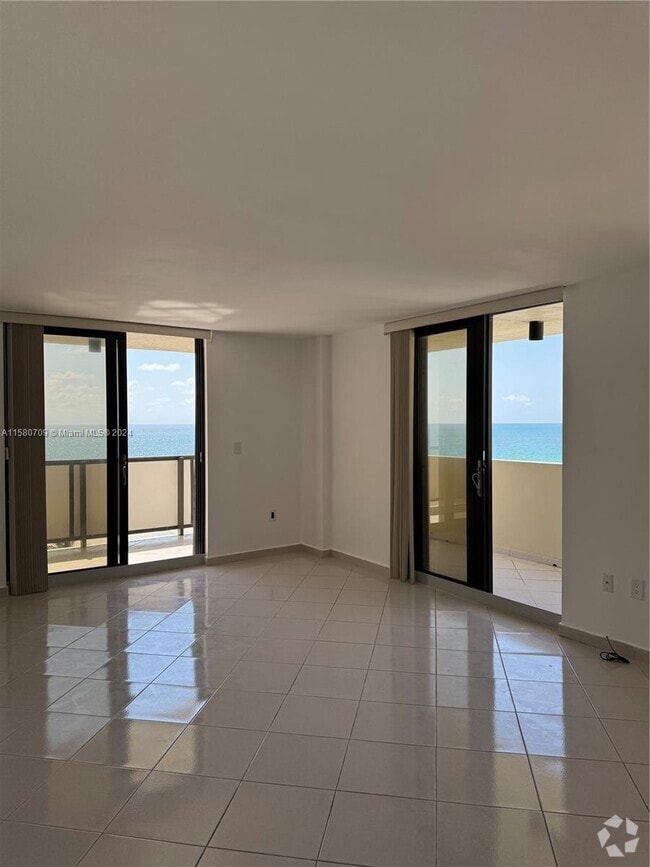 Building Photo - 1623 Collins Ave