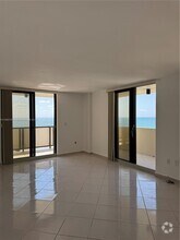 Building Photo - 1623 Collins Ave