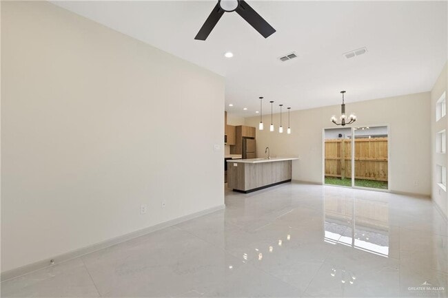 Foto del edificio - 1705 W Violet Dr