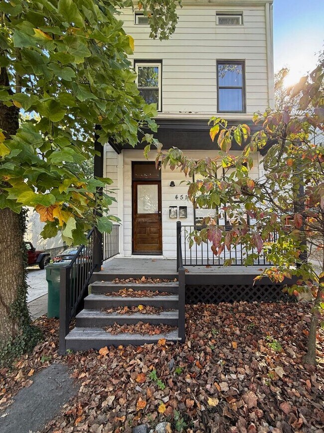 Foto del edificio - 451 Warner St