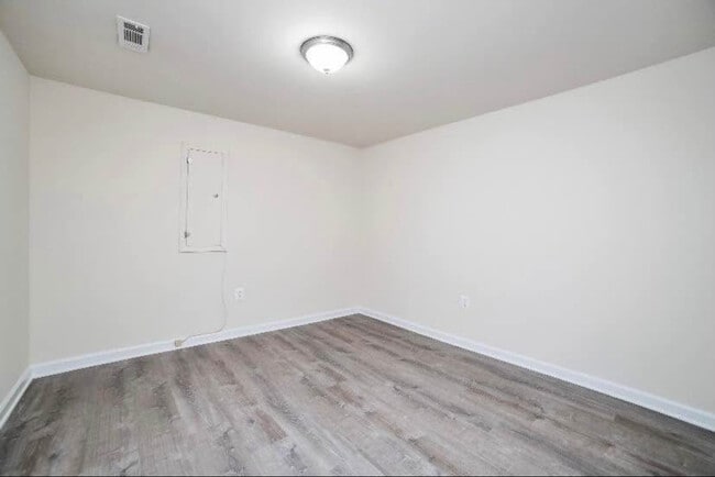 Building Photo - 4543 Kingston Rd