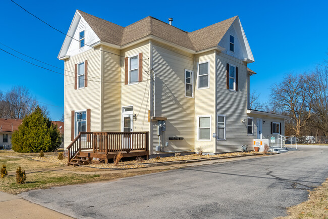 Building Photo - 433 West Grand Street