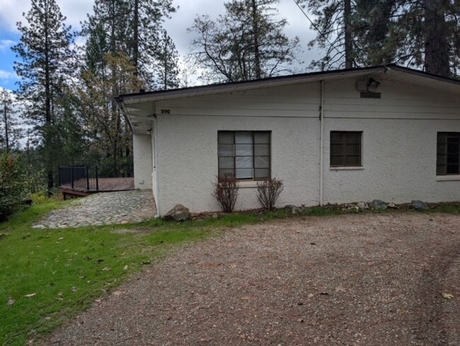 Building Photo - Single story country home with breathtaking views!