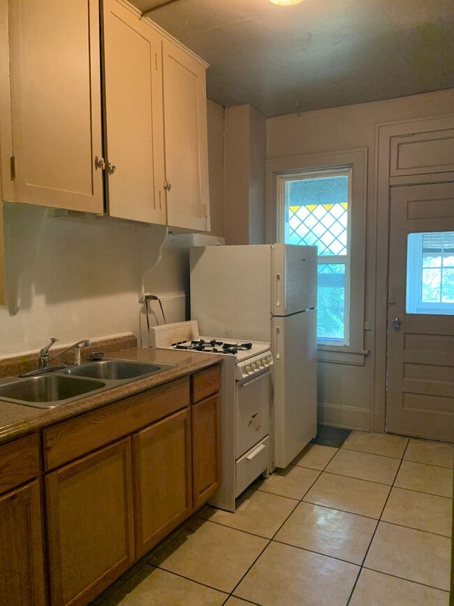 Building Photo - Tons of space in this Charming 1 Bedroom 1 bath with bonus room