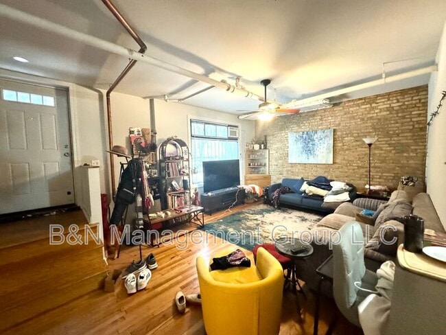 Foto del edificio - 918 W Oakdale Ave