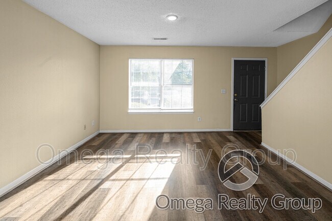 Foto del edificio - 100 Egg and Butter Rd