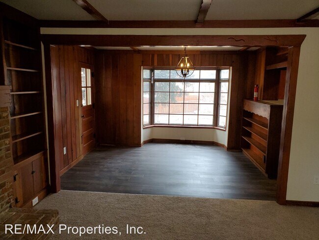 Building Photo - 3 br, 2 bath House - 1010 N. Farragut Ave.