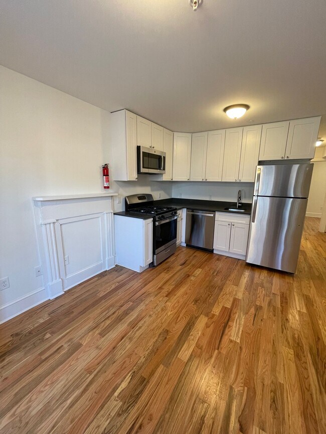 Building Photo - 136 S Clark St