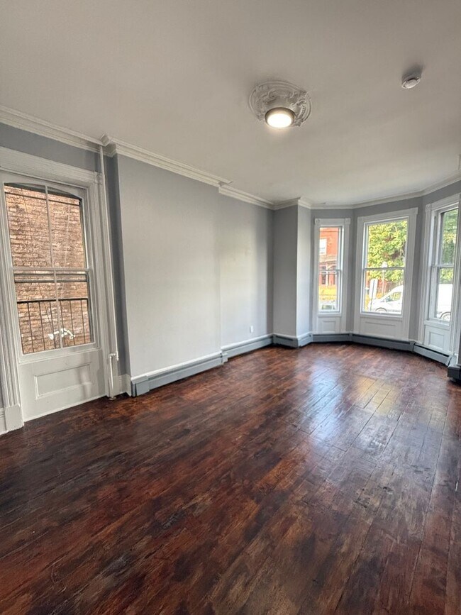 Building Photo - 256 Montgomery St
