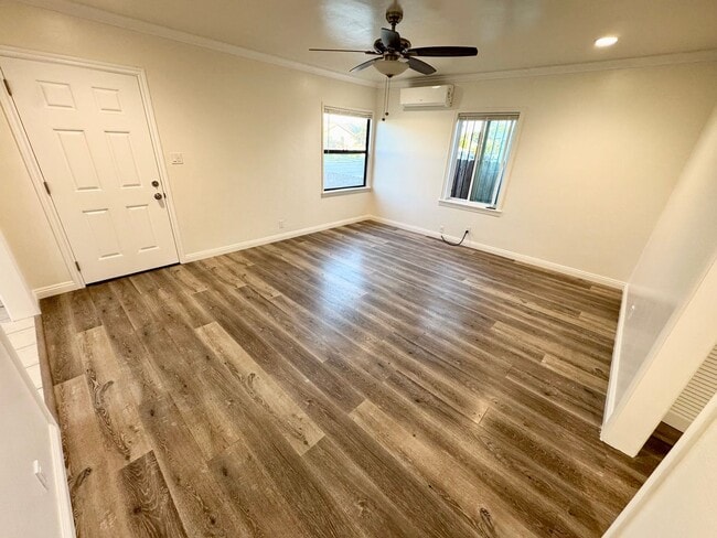 Building Photo - Updated 3 bed 2 bath duplex in Temple City