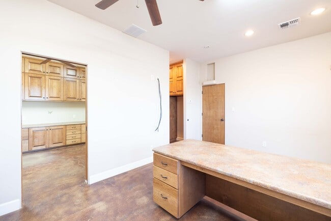 Building Photo - 3942 S Ave 4 1/2 E
