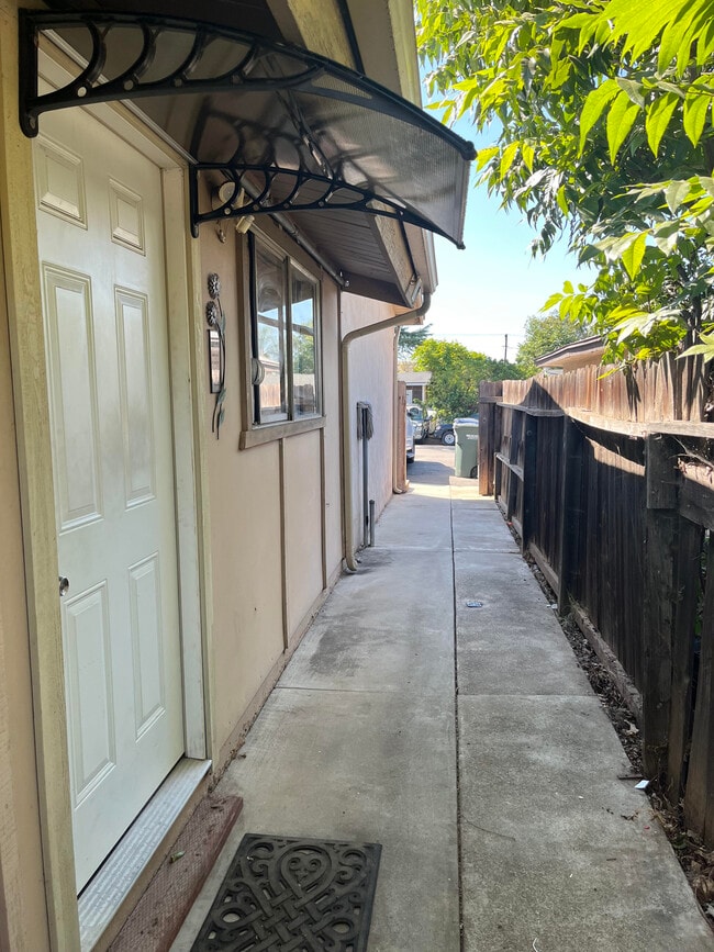 Foto del edificio - 1032 Greta St