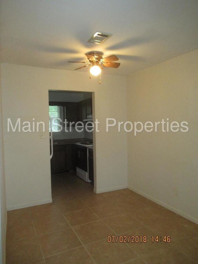Building Photo - 3395 Greenbriar Cir. #B - 2 bedroom / 1 bath