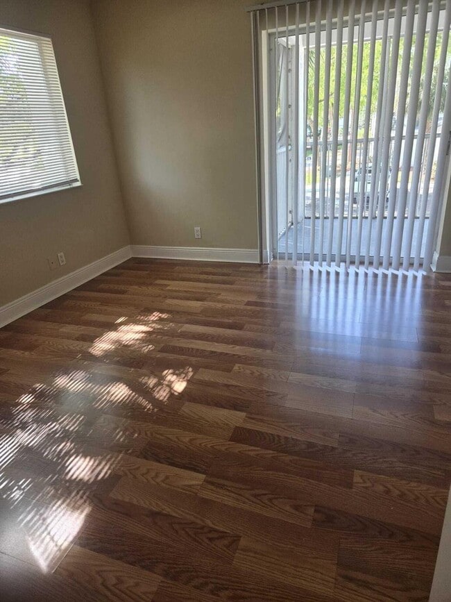 Foto del edificio - 5780 Rock Island Rd