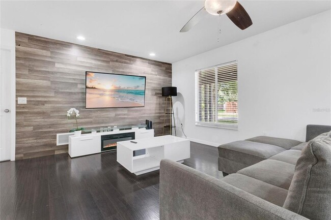 Foto del edificio - 8644 Sandberry Blvd