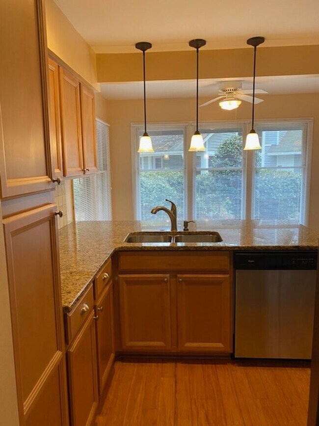 Foto del edificio - Popular Kirkwood Neighborhood!  3 bed, 2 bath, One Level Living!!