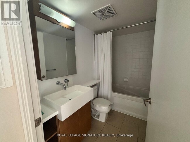 Building Photo - 15-315 Brunel Ct