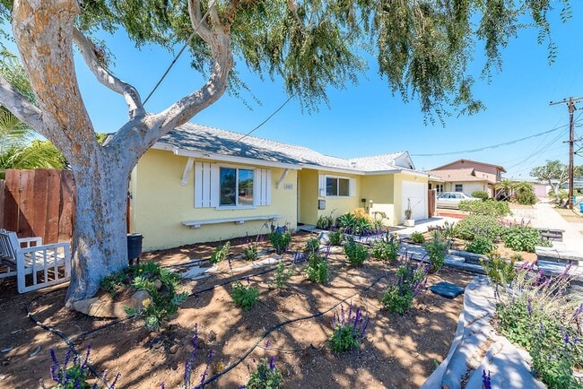 Building Photo - Cozy Garden Cottage Home for Rent