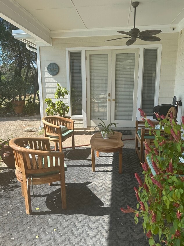 Entrance to apartment's living room - 38400 Interstate 10 W