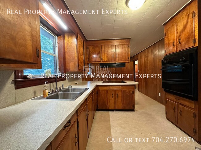 Foto del edificio - 1396 Shinnville Rd