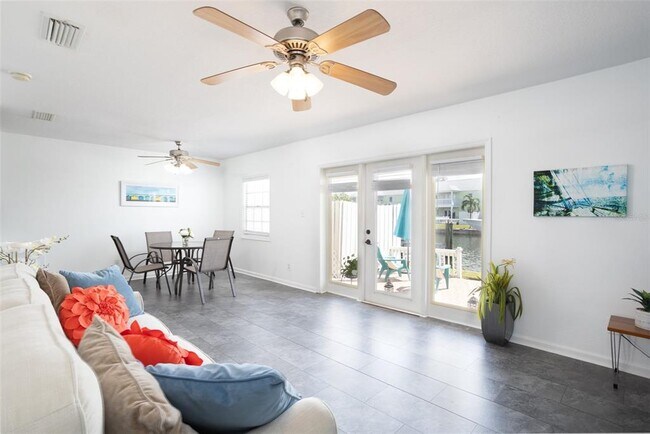 Building Photo - 5011 Starfish Dr SE