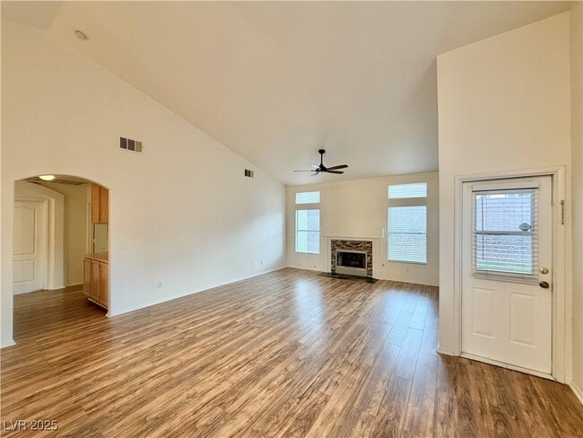 Building Photo - 1725 Navarre Ln