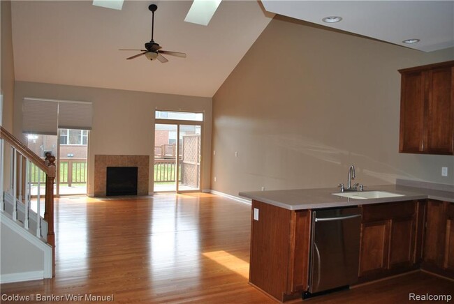 Building Photo - 32919 Brookside Cir