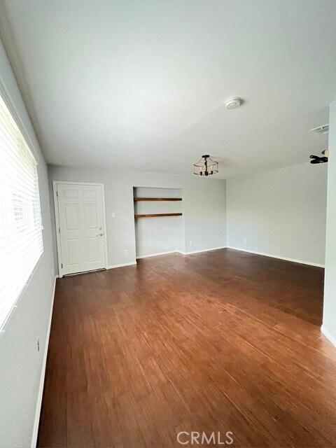 Building Photo - 534 W Olive Ave