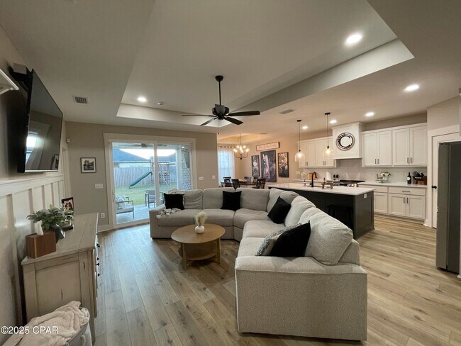 Foto del edificio - 3787 Basal St