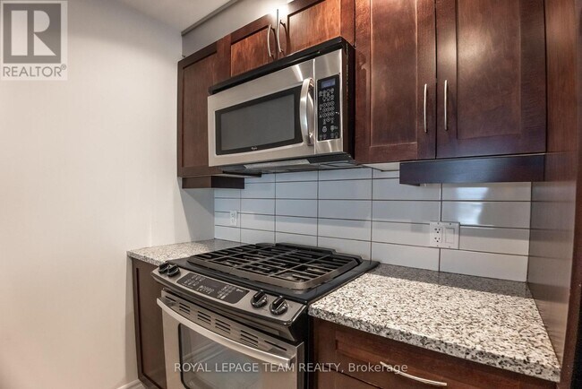 Photo du bâtiment - 575-575 Byron Ave