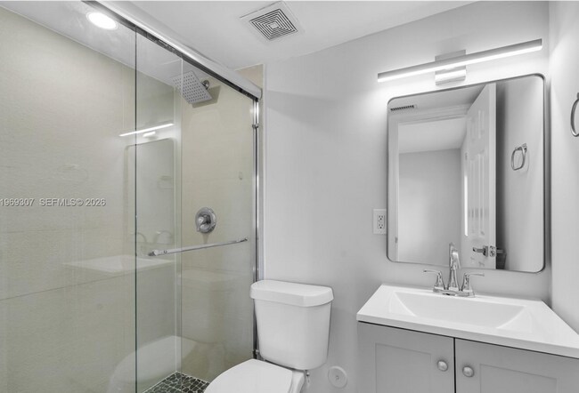 Foto del edificio - 560 NE 63rd St