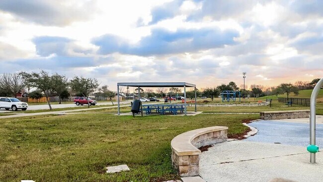 Building Photo - 6034 Beaconridge Dr