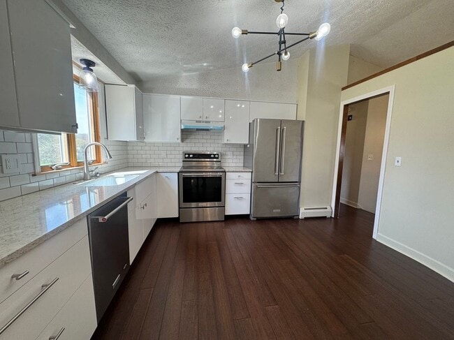 Building Photo - 37 Woodmont Dr