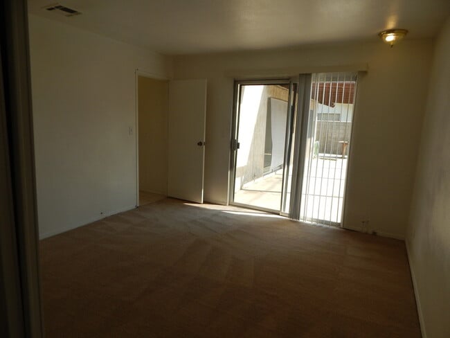Building Photo - 6363 Carlo Dr