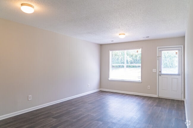 119 - 3BR 1.5 BA 1001 SF - Family Room - Maple Ridge